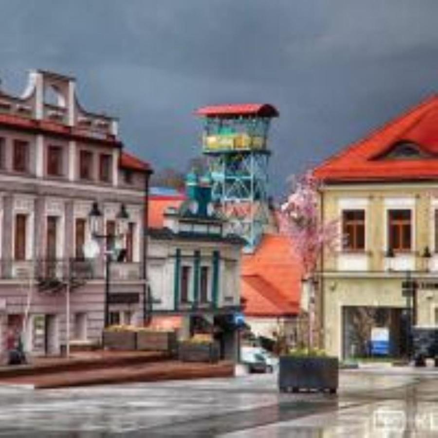 Klimatyczny Apartament Przy Bochenskim Rynku. Bochnia Bagian luar foto